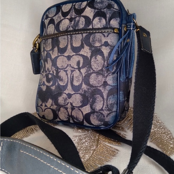 Coach Navy and White Distressed shoulder/crossbody - Picture 3 of 7
